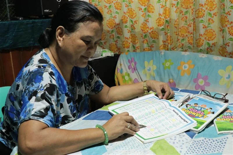Elvira is a mother in the Philippines using Poverty Stoplight, a program run by Unbound. Credit: Teejay Cabrera/Unbound