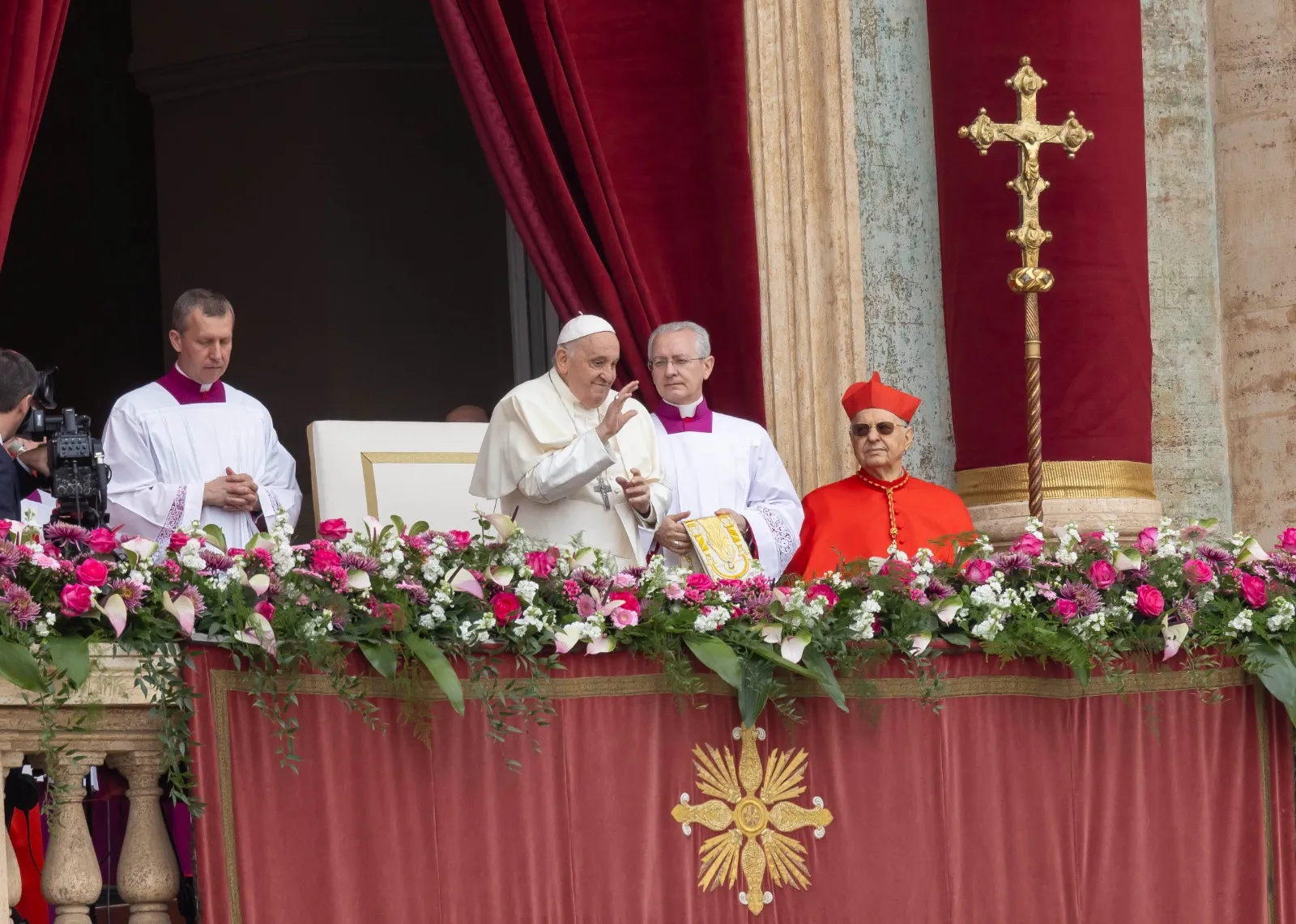 Pope Francis gives his urbi et orbi blessing from the central loggia of St. Peter’s Basilica on March 31, 2024. Credit: Pablo Esparza/CNA