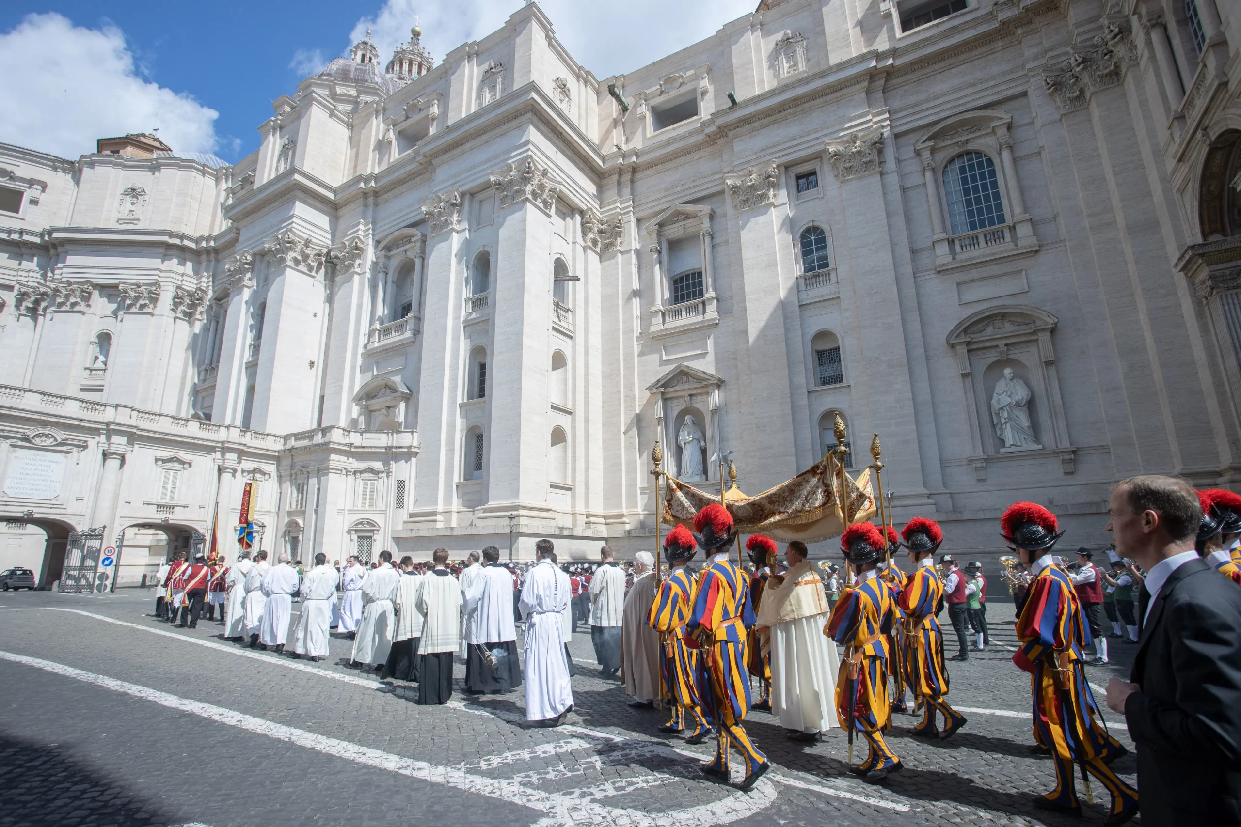 A Eucharistic procession through Vatican City on the Solemnity of the Most Holy Body and Blood of Christ. Daniel Ibáñez/CNA