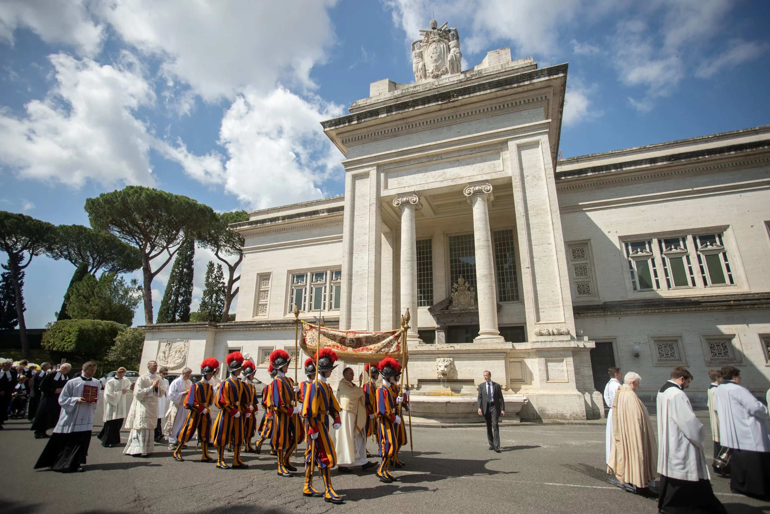 A Eucharistic procession through Vatican City on the Solemnity of the Most Holy Body and Blood of Christ. Daniel Ibáñez/CNA