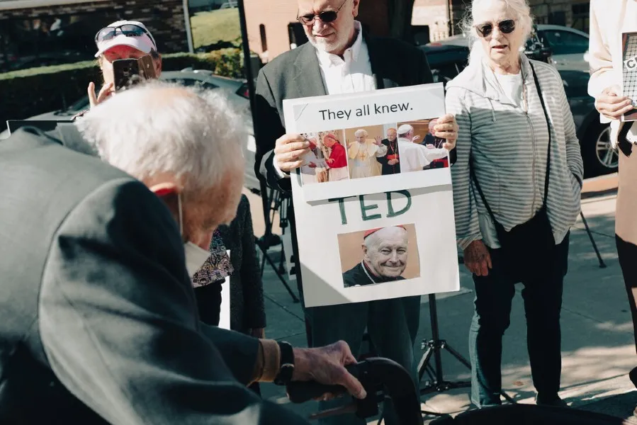 Former cardinal Theodore McCarrick arrives outside Massachusetts' Dedham District Courthouse for his arraignment, Sept. 3, 2021. Andrew Bukuras/CNA