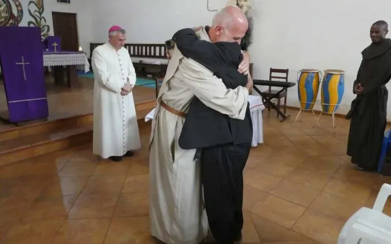 Monsignor Aurelio Gazzera, newly appointed coadjutor bishop-elect of Bangassou, embraces Bishop Juan José Aguirre. Credit: ACN