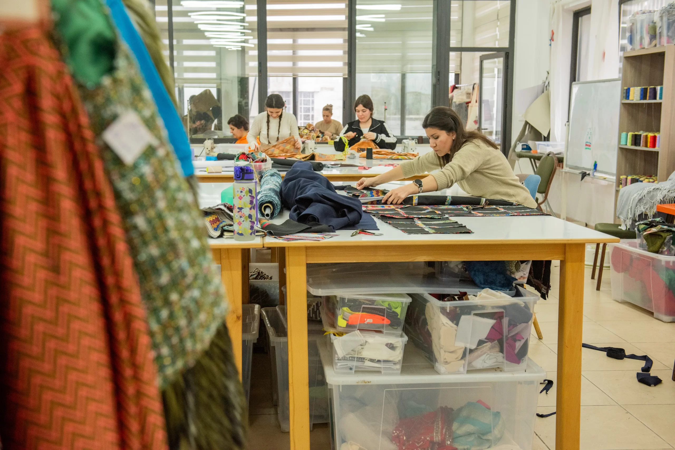 Rafedìn tailoring workshop in Amman, Jordan. The project started on Feb. 24, 2016, initiated by Italian priest Father Mario Cornioli, who serves as a "fidei donum" for the Latin Patriarchate of Jerusalem. Credit: Marinella Bandini