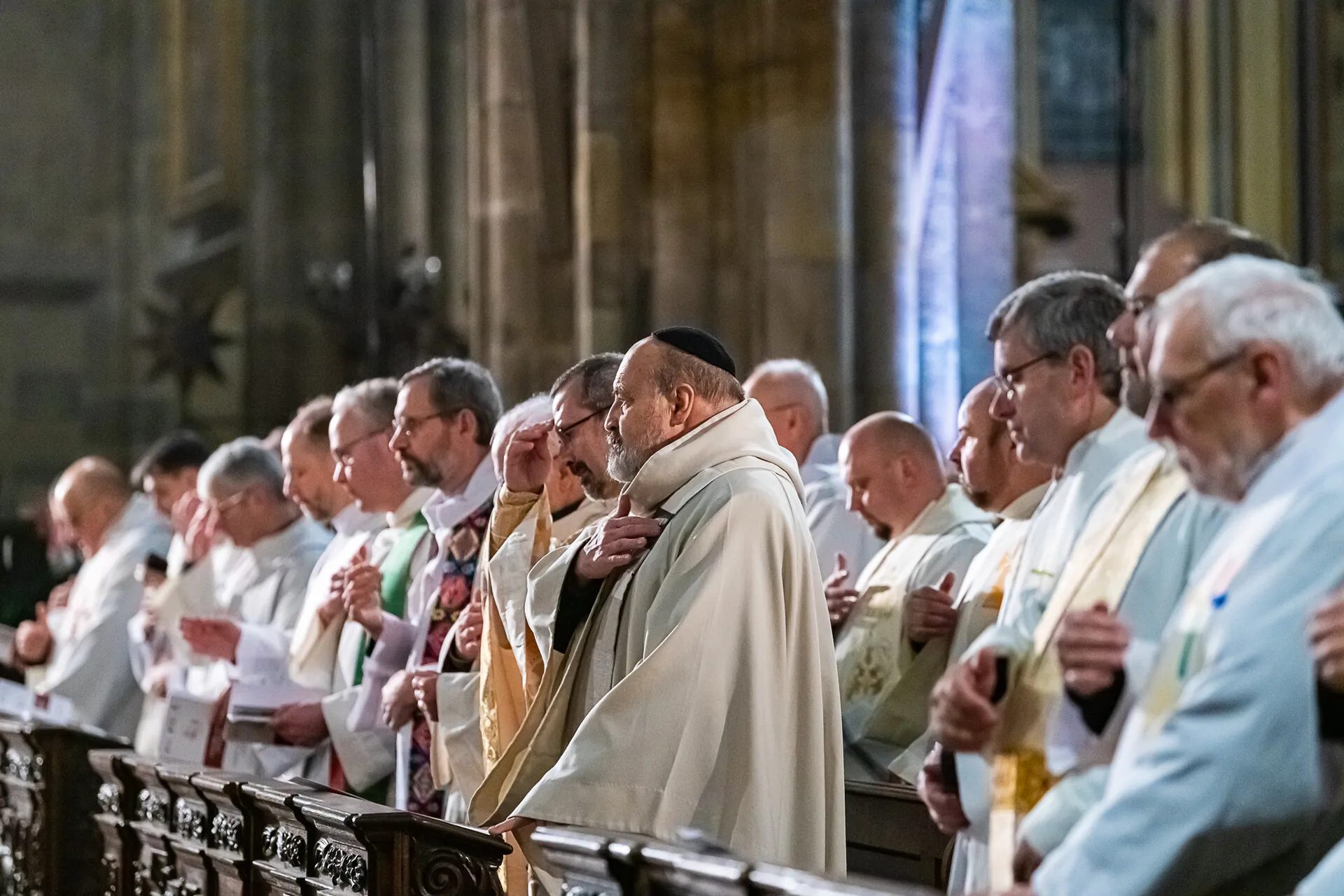 Four cardinals, 45 bishops, and 80 priests concelebrated Mass Feb. 8, 2023, under the high vaulted ceiling of Prague’s St. Vitus Cathedral with about 500 people in attendance. The Mass marked the midway point of the European Continental Assembly meeting in Prague Feb. 5-12, 2023. Credit: Lucie Horníková, Člověk a Víra