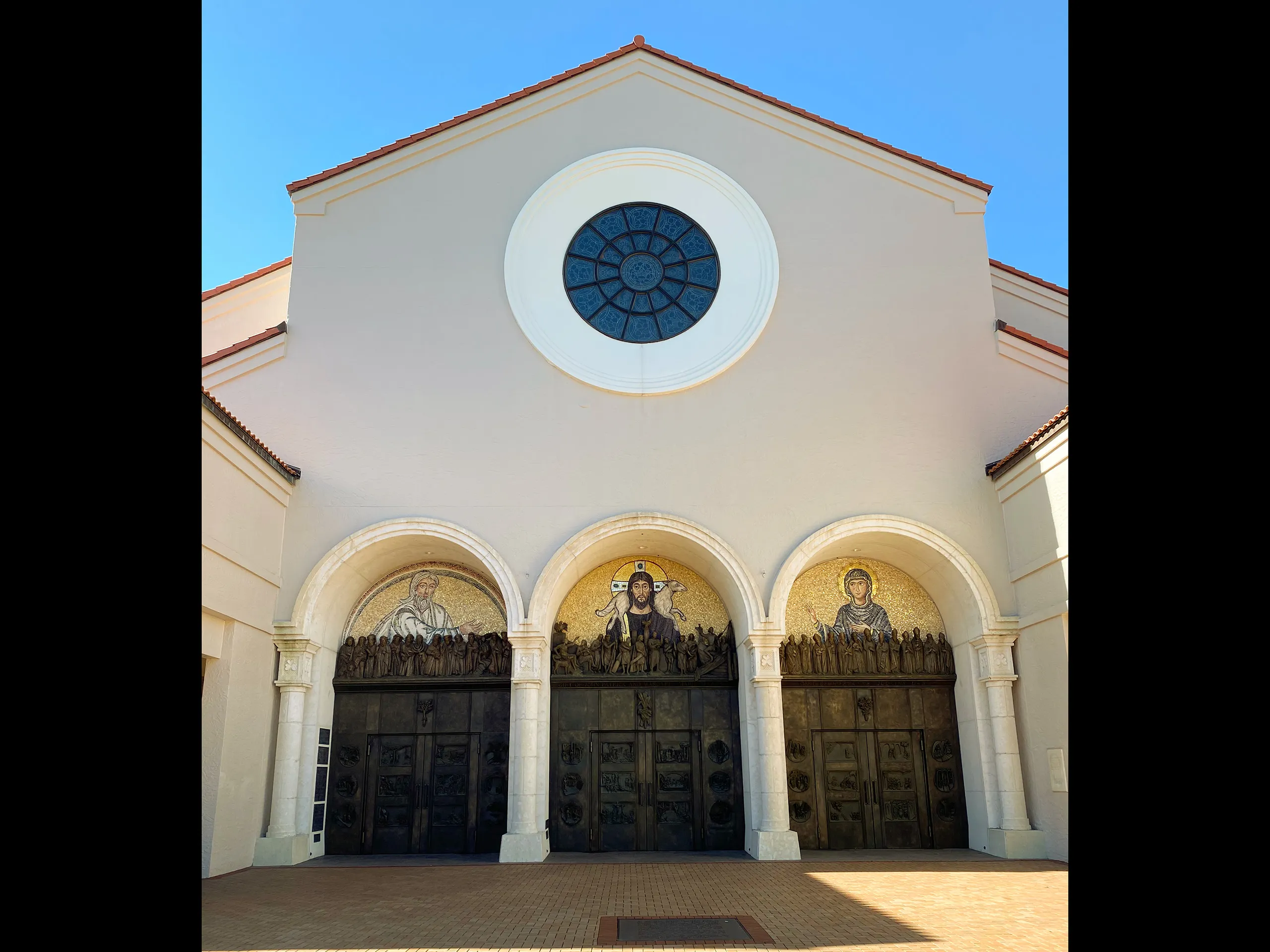 Icons and statues adorn the main entrance of the Basilica of the National Shrine of Mary, Queen of the Universe, near the busy I-4 highway in Orlando. Credit: KEVIN SCHWEERS | CATHOLIC HERALD