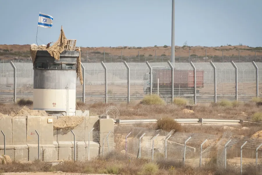 Military position at the Kerem Shalom border crossing to the Gaza strip. .  Roman Yanushevsky / Shutterstock