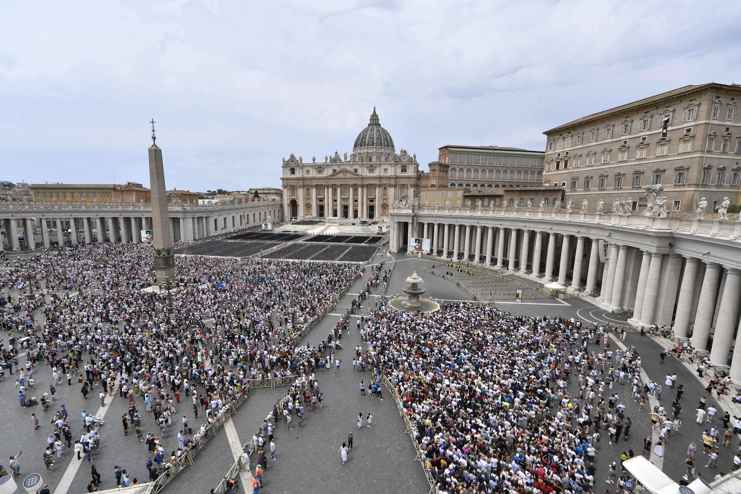 Pilgrims in St. Peter's Square join Pope Leo XIV in the recitation of the Angelus on Corpus Christi Sunday, June 22, 2025. Credit: Vatican Media