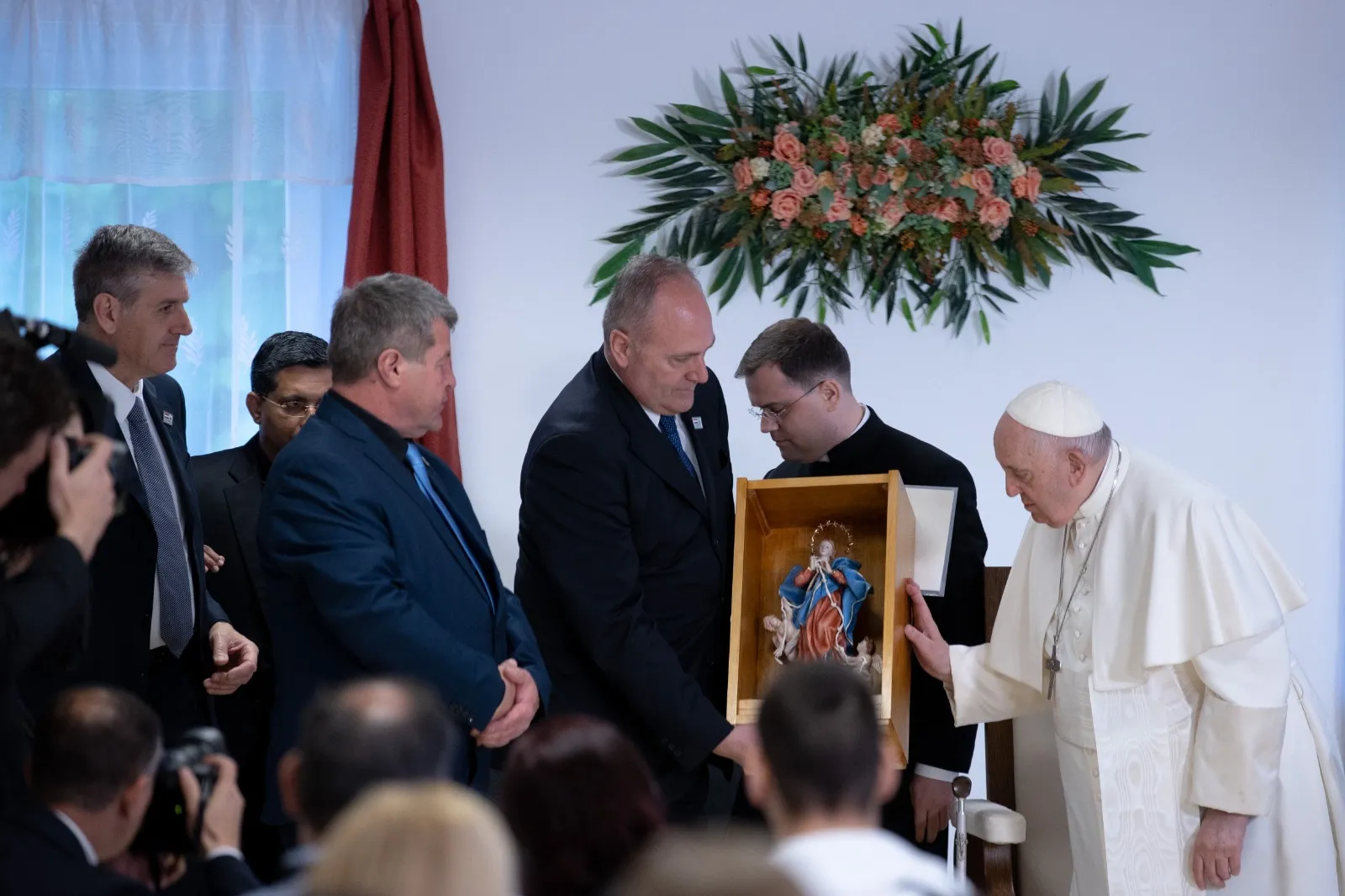 Pope Francis presents an image of Our Lady, Undoer of Knots, to staff and residents of the Blessed László Batthyány-Strattmann Institute for children and adults with visual impairments and other disabilities on April 29, 2029, in Budapest, Hungary. Daniel Ibañez/CNA